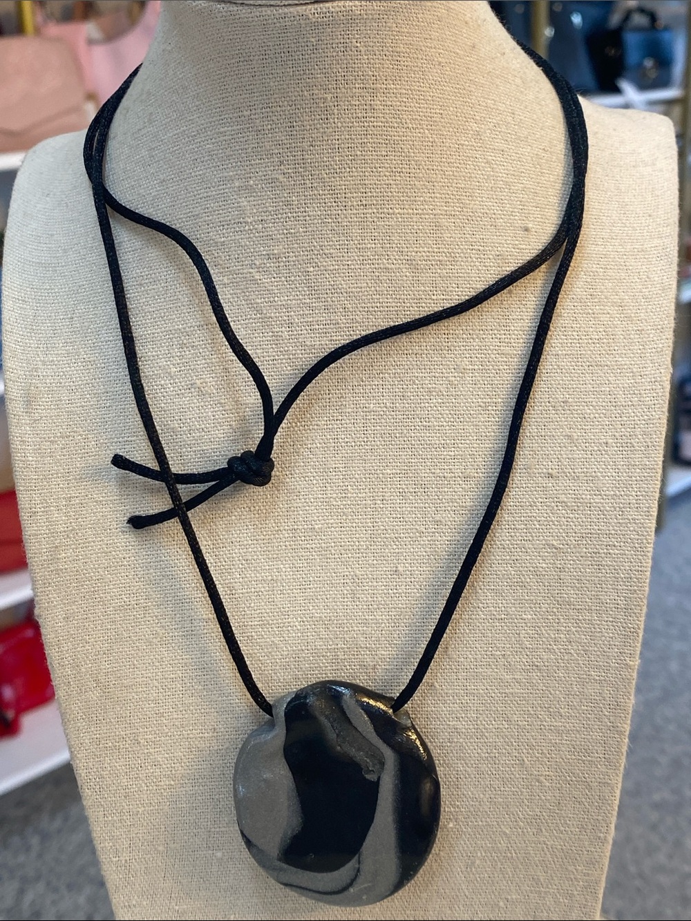 Big pendant necklace - Picture 7 of 8
